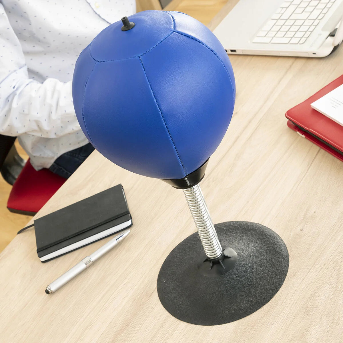 Aufblasbarer Anti-Stress-Boxsack für den Schreibtisch Hittres – Produktansicht 4
