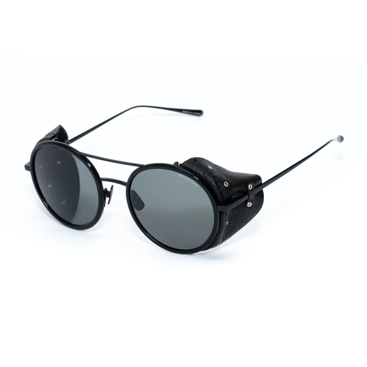 Belstaff sonnenbrille unisex schwarz mit runden gläsern und lederseitenschildern kombiniert stilvolles design und uv400 schutz
