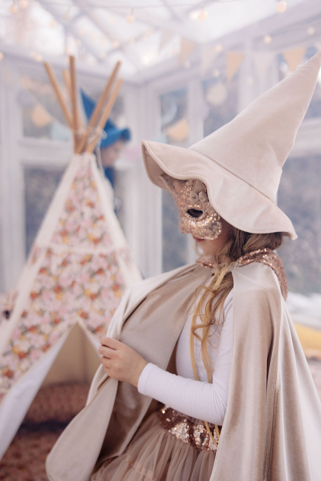 Katzenmaske mit Pailletten – Roségold – Detailansicht 2