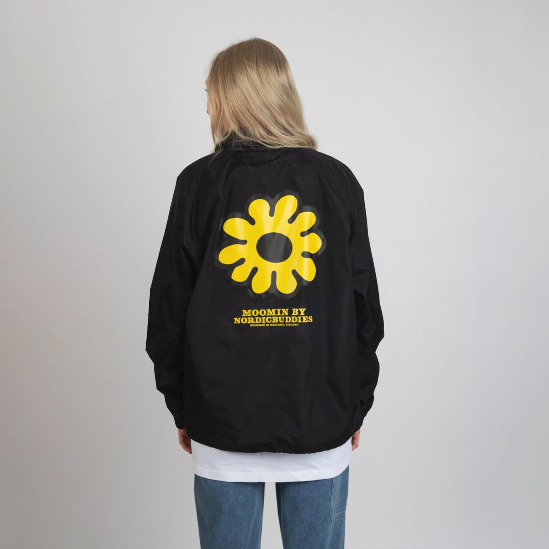 Coachjacke Moomintroll's Flower – Schwarz – Detailansicht 1