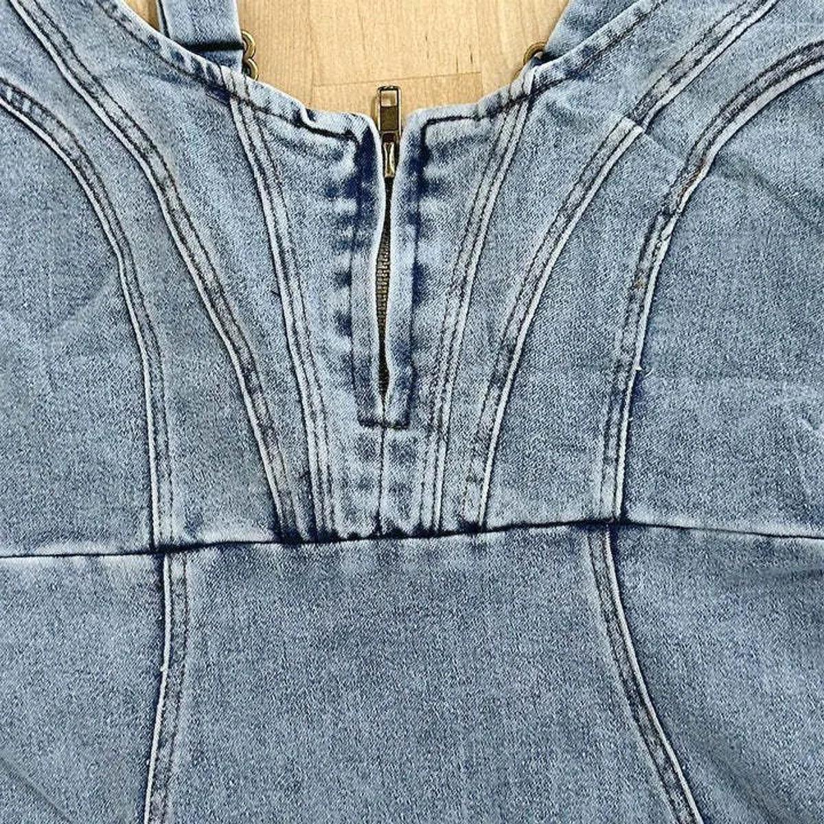 Damen Jeanskleid mit Trägern & Seitenschlitz – Produktansicht 4