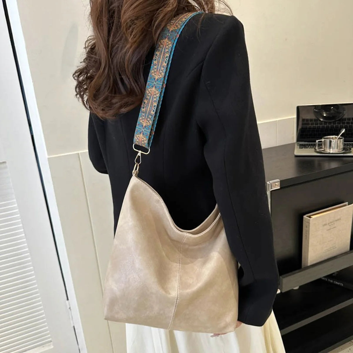 EthnicaBag Damen Schultertasche mit breitem Gurt