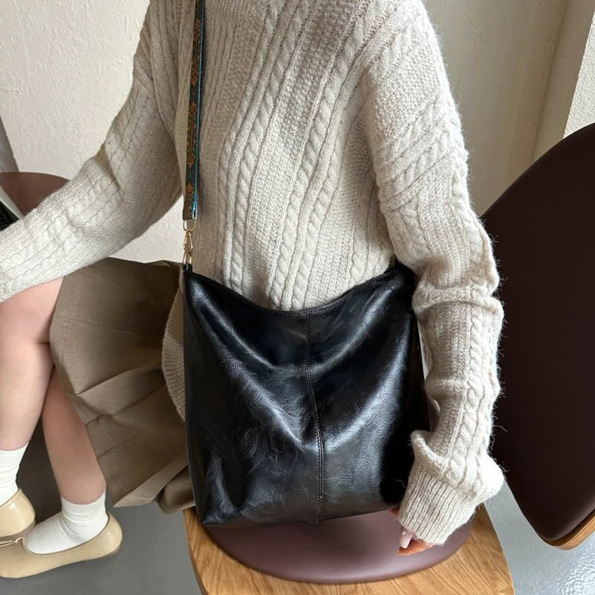 EthnicaBag Damen Schultertasche mit breitem Gurt – ausgewählte Produktansicht