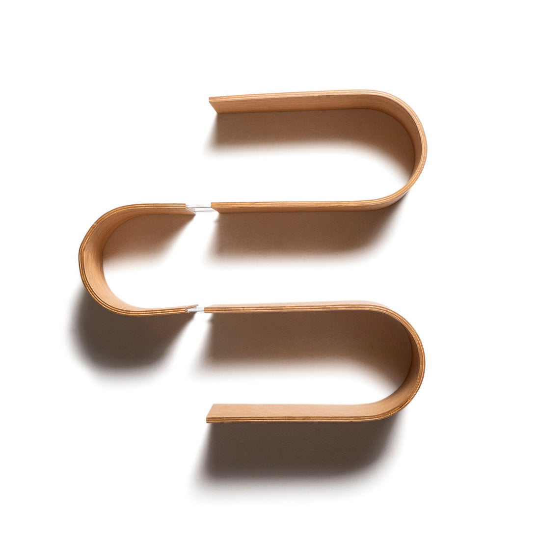 Schwebendes Wandregal aus Holz – Snake – Detailansicht 1