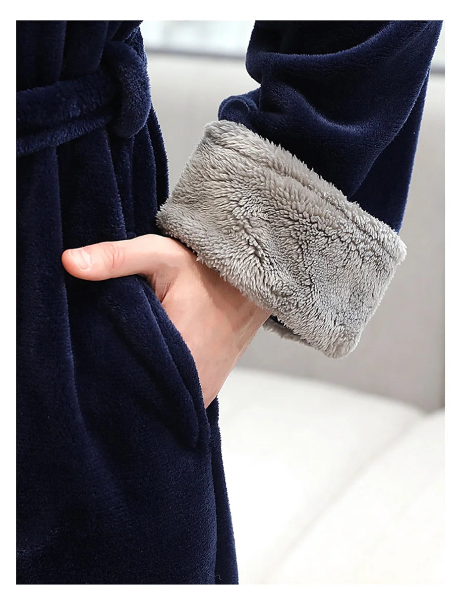 Herren langer Bademantel aus Korallenfleece – Detailansicht 4