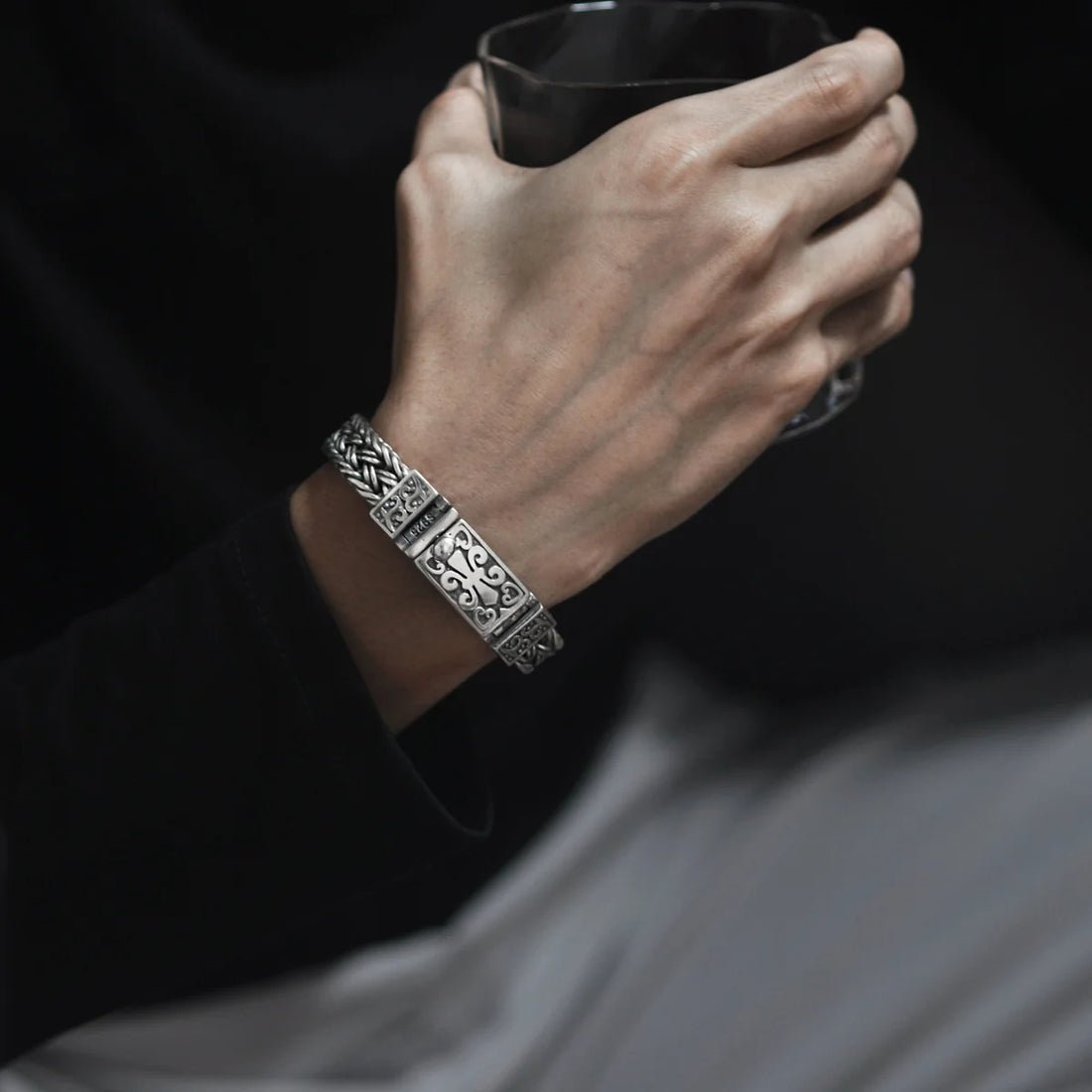 Herren breites Flechtarmband im Vintage-Look – Detailansicht 5
