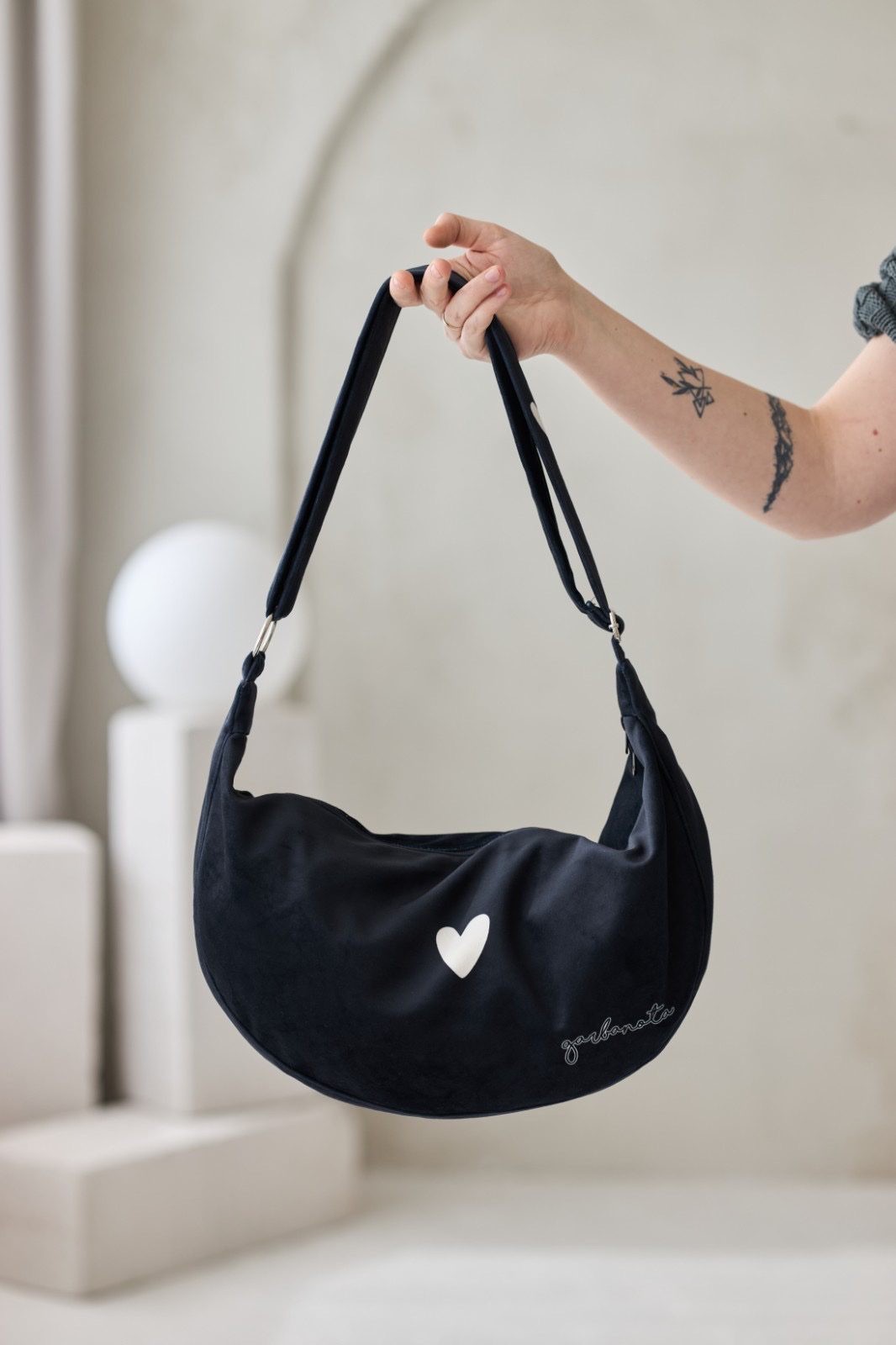 Hobo-Handtasche Heart – Schwarz