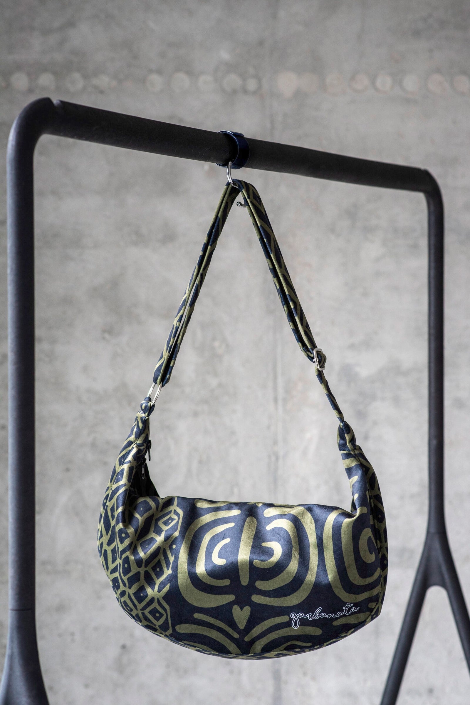 Hobo-Handtasche – Khaki-Muster – Produktansicht 5