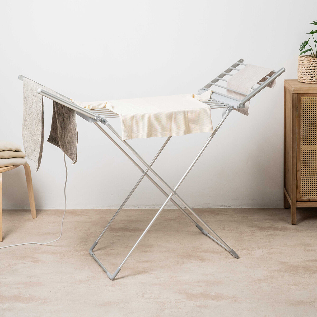 InnovaGoods elektrischer Wäscheständer mit Flügeln