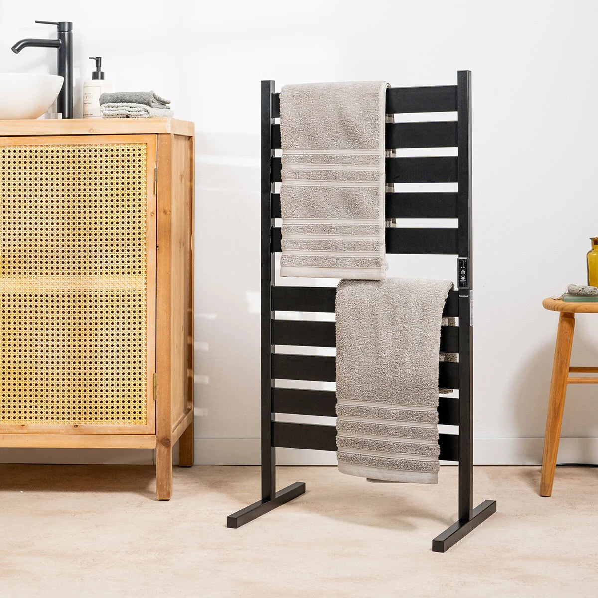 Elektrischer Handtuchwärmer als Standgerät oder zur Wandmontage Towarall  10 Stangen – Produktansicht 3
