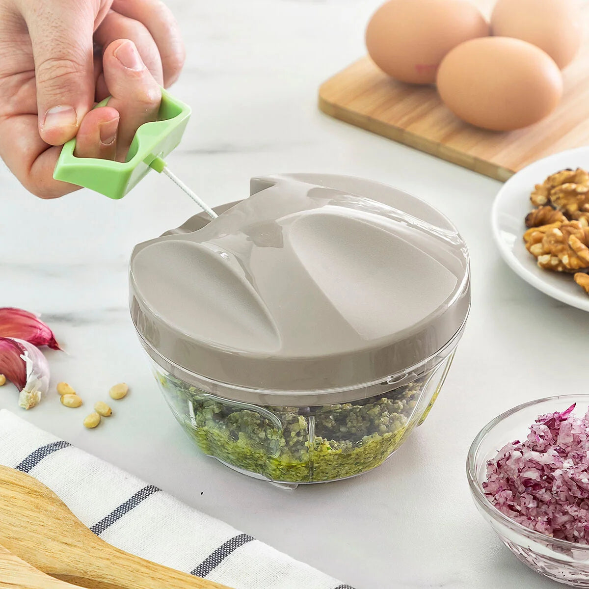 InnovaGoods Mini-Zerkleinerer mit Seilzug