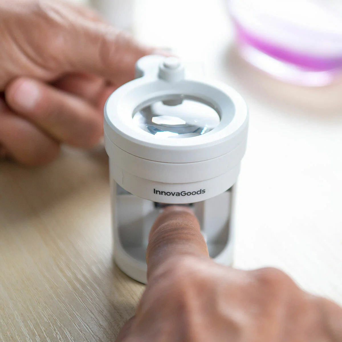 Nagelknipser Clail mit LED, Lupe und Feile – Produktansicht 4
