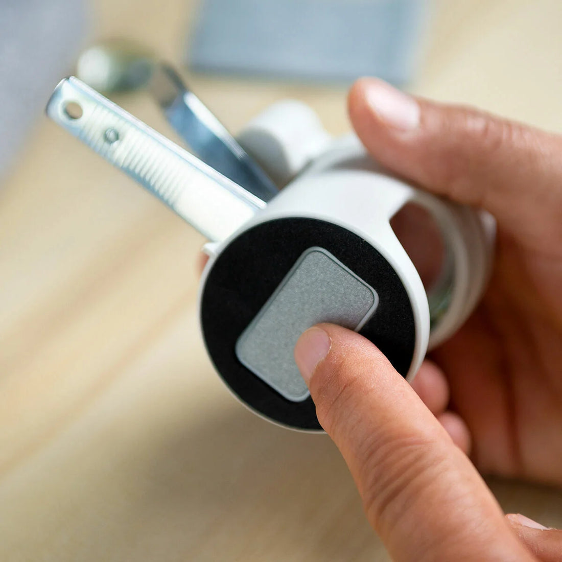 Nagelknipser Clail mit LED, Lupe und Feile – Detailansicht 1