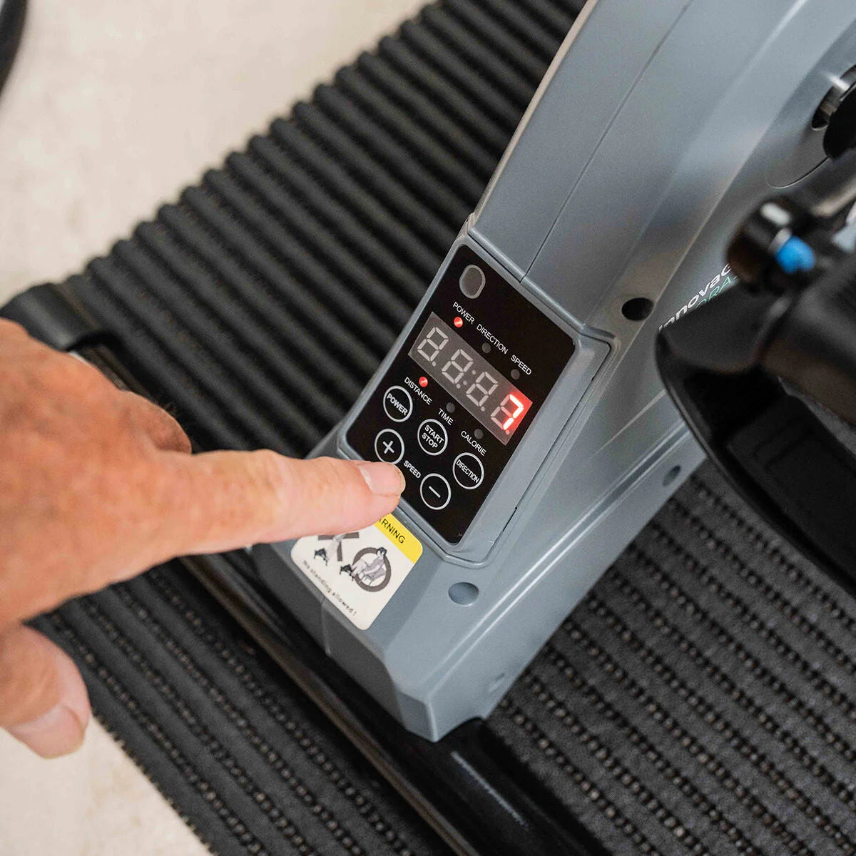Elektrisch Unterstützter Pedaltrainer für Arme und Beine mit Matte und Fernbedienung Velora 3000 – Produktansicht 4