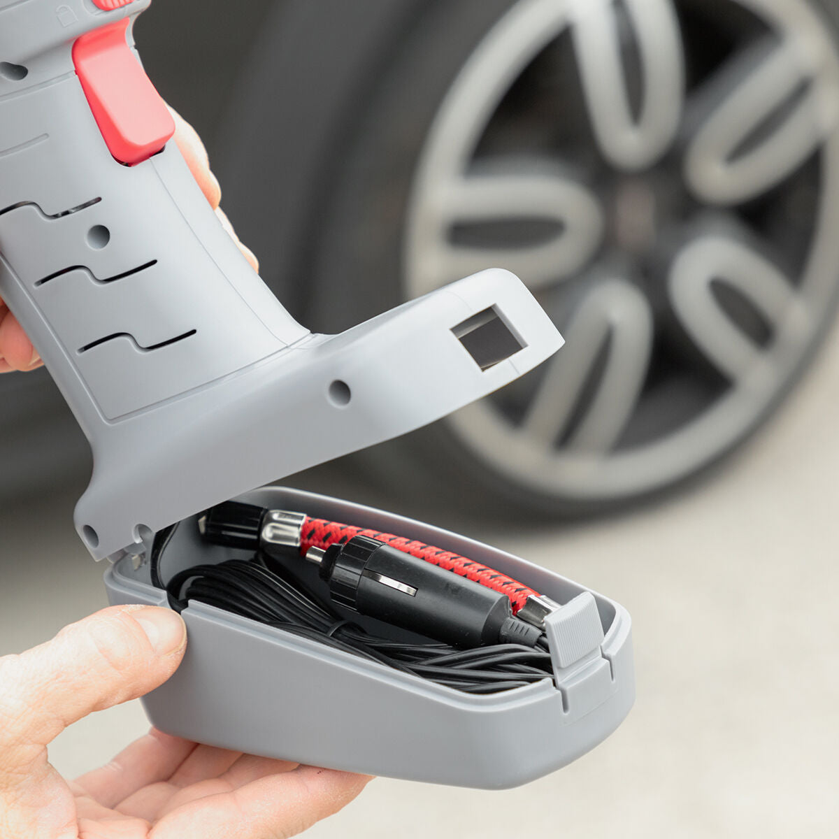 InnovaGoods Tragbarer Luftkompressor mit LED