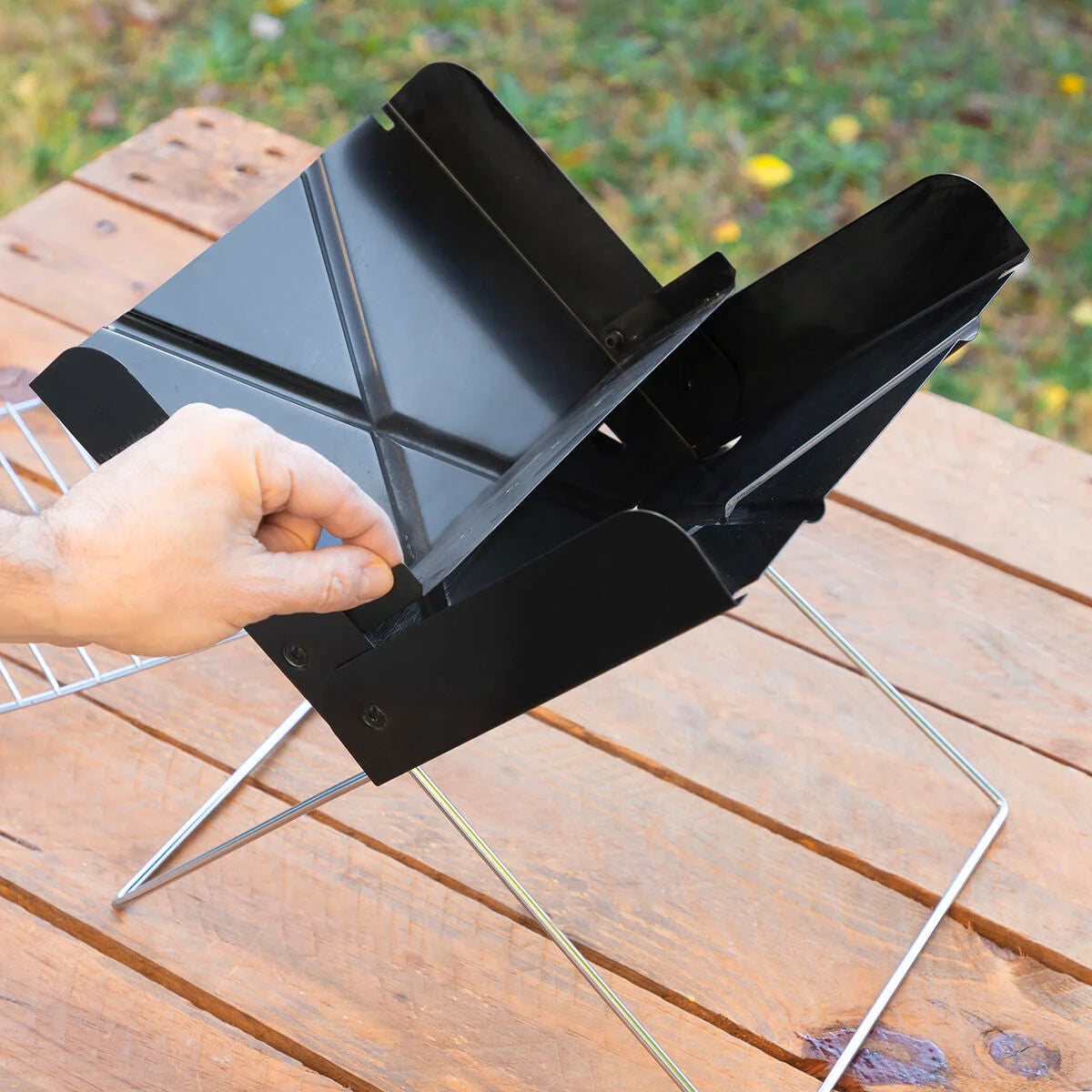 Tragbarer klappbarer Mini-Holzkohlegrill Foldecue – Produktansicht 4