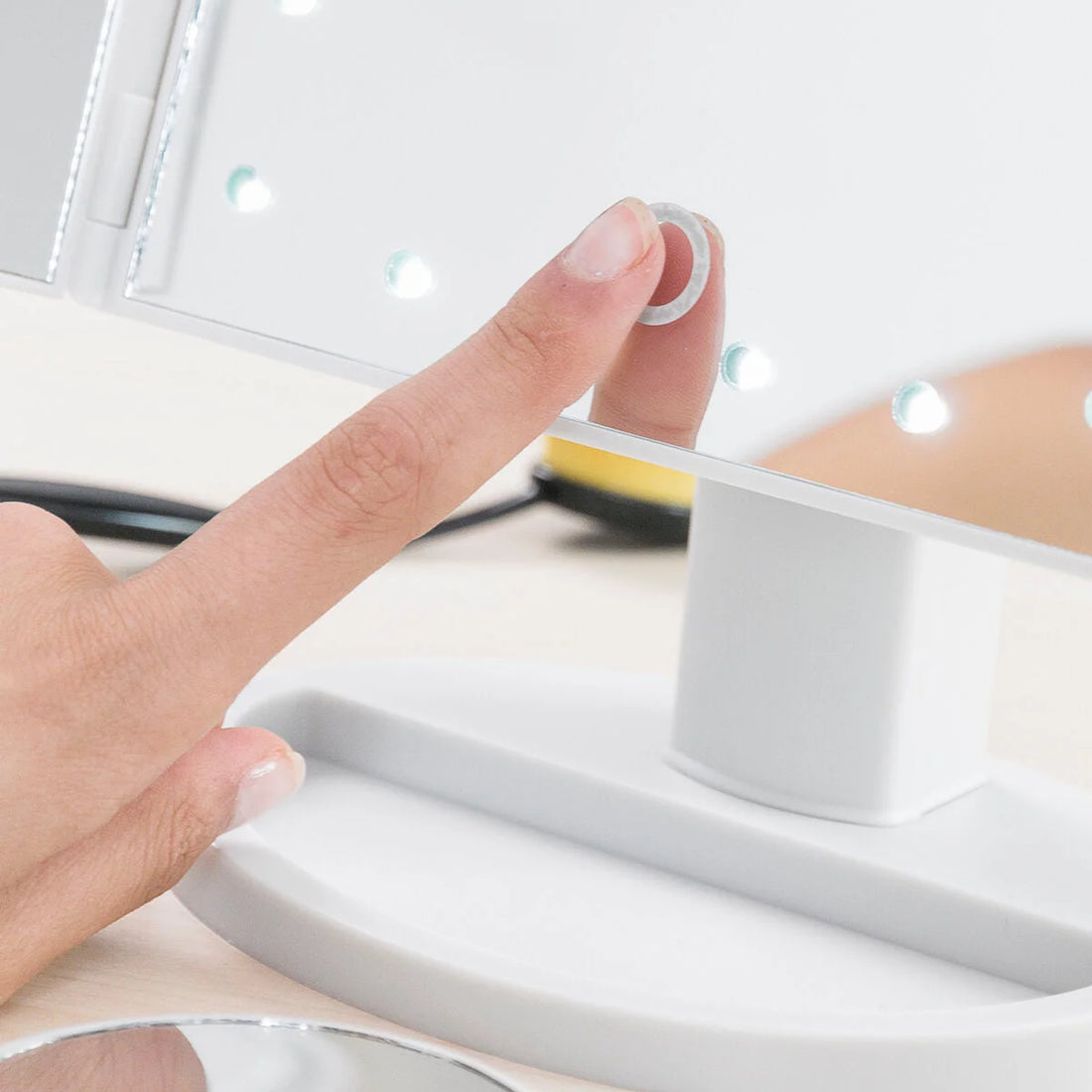 Vergrößerungsspiegel mit LED 4-in-1 Ledflect – Detailansicht 1