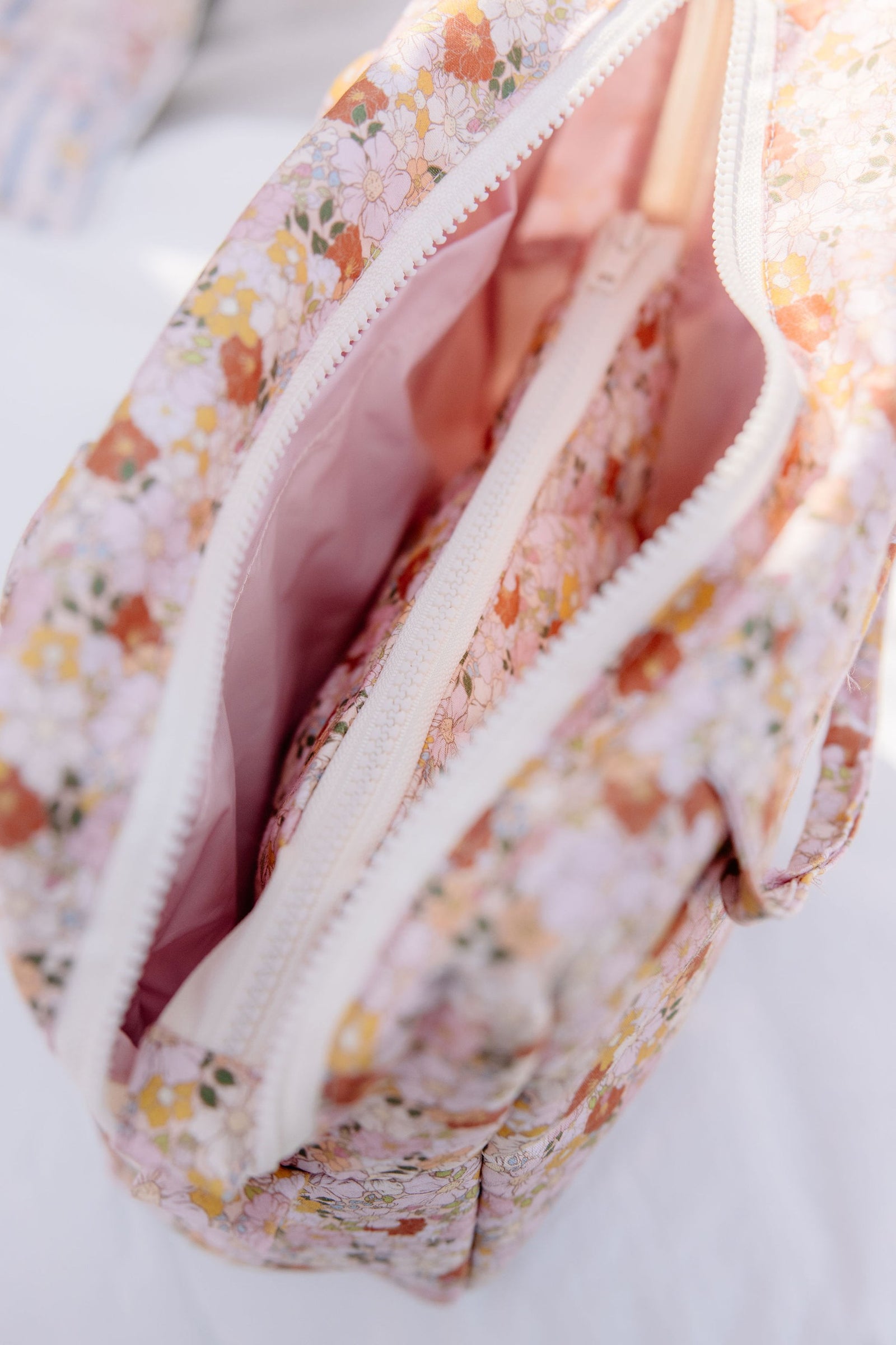 Große Kosmetiktasche – Spring Garden – Produktansicht 3