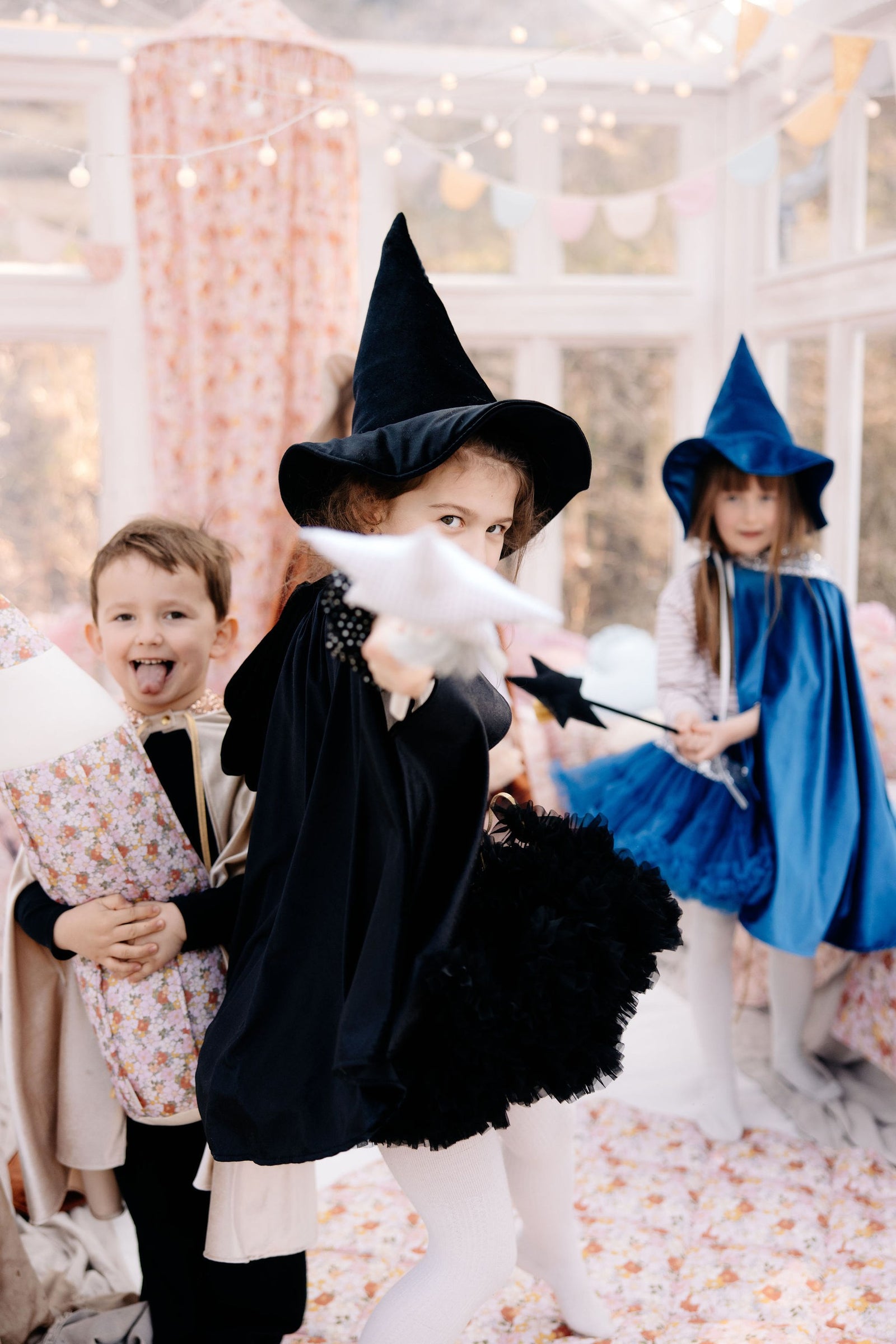 Kinder-Kostümumhang – Black Riding Hood, Schwarz – Produktansicht 2