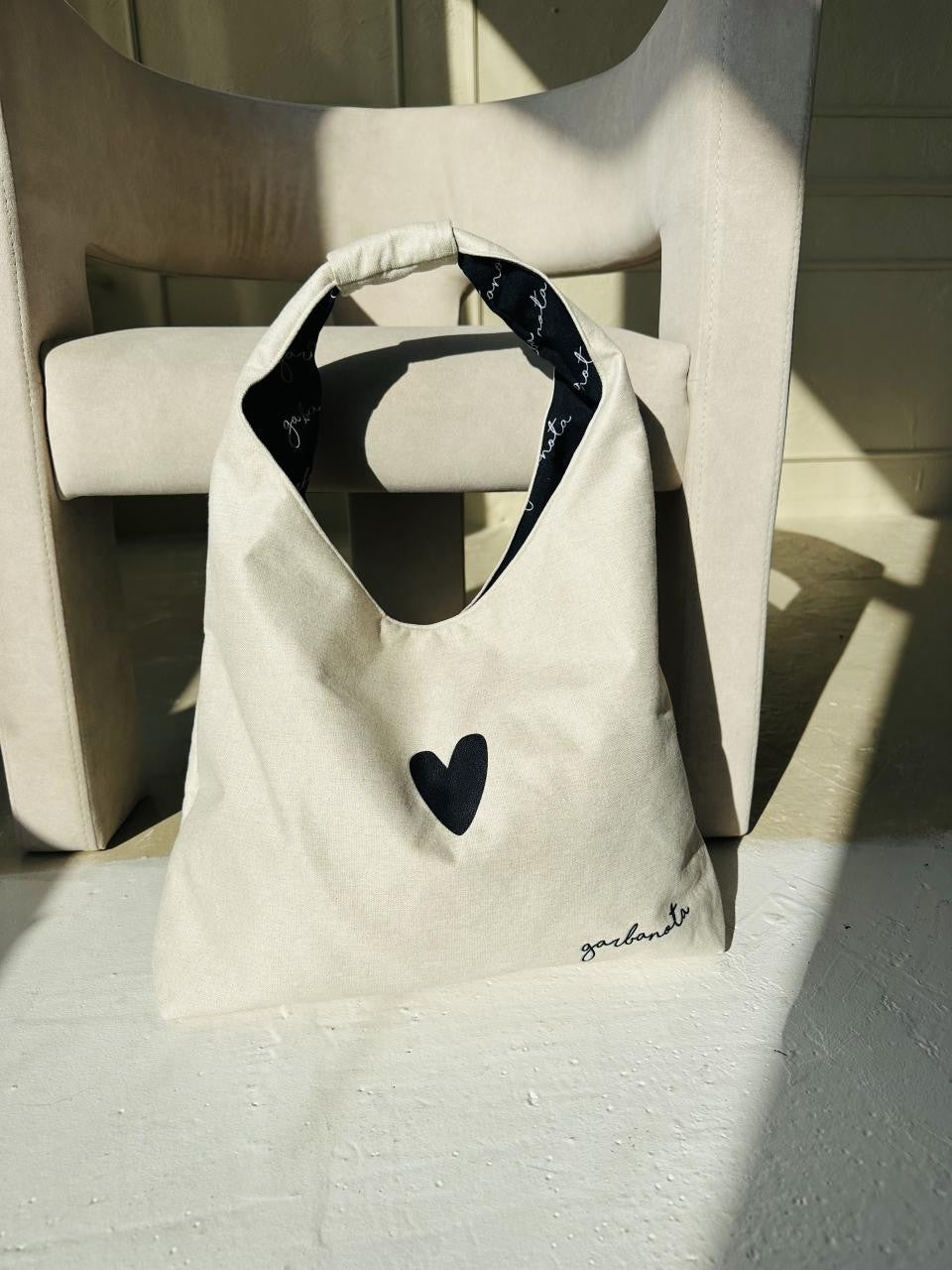Moon Handtasche Heart – Weiß – Detailansicht 3