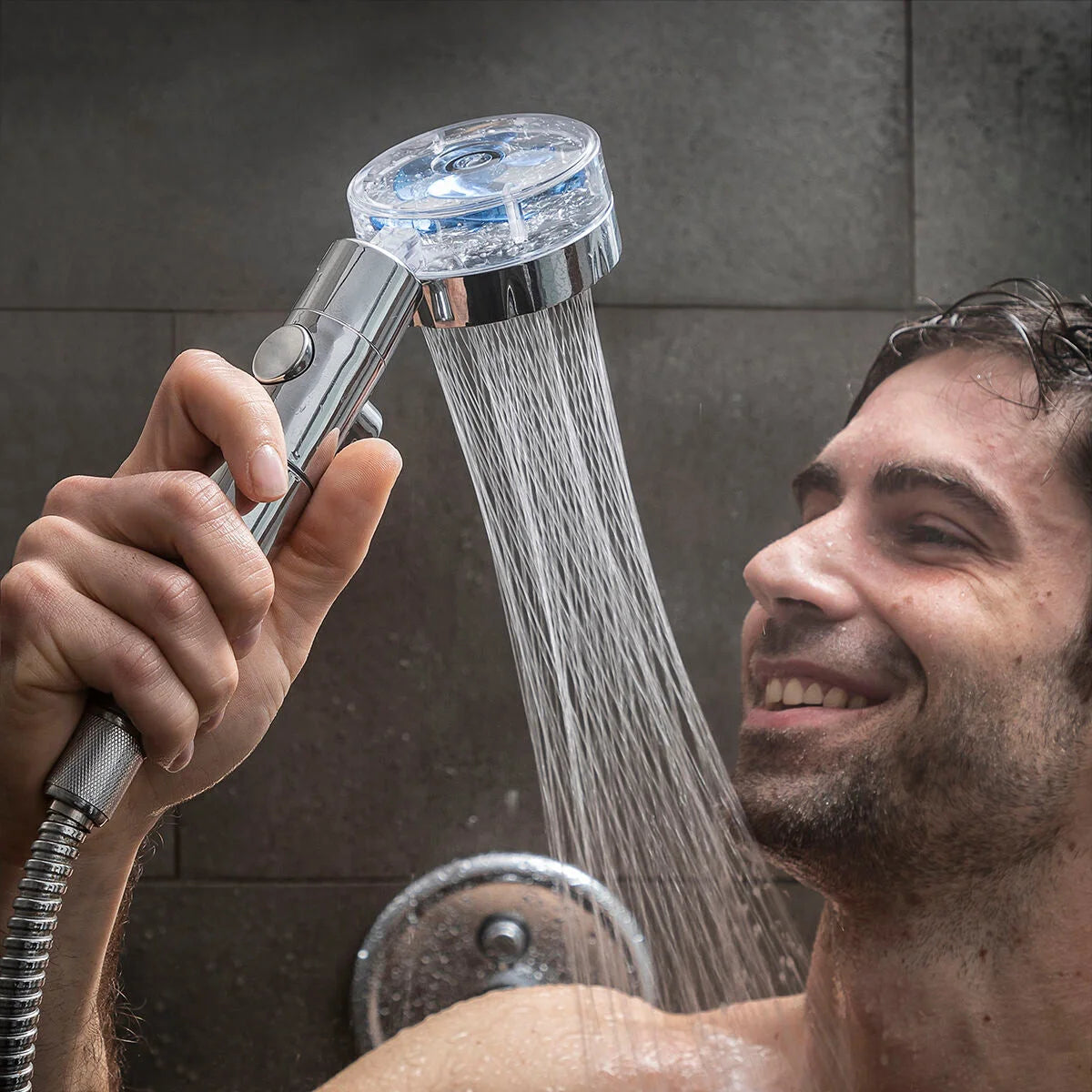 Öko-Dusche Heliwer mit Druckpropeller und Reinigungsfilter