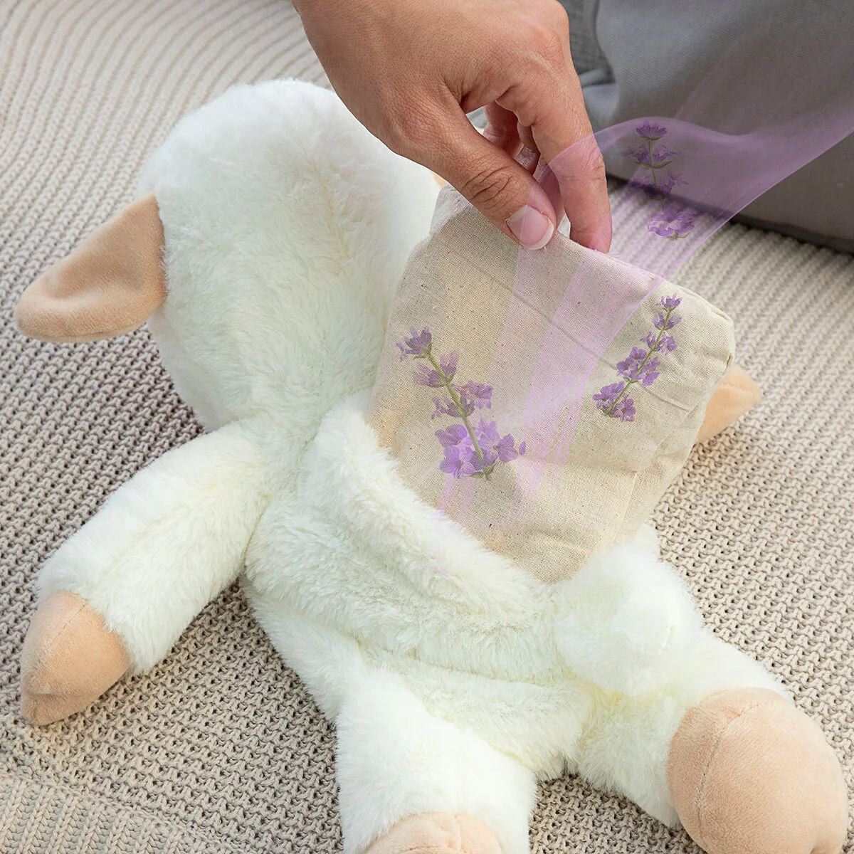 Plüschschaf mit Wärme- und Kältewirkung Wooly – Produktansicht 3