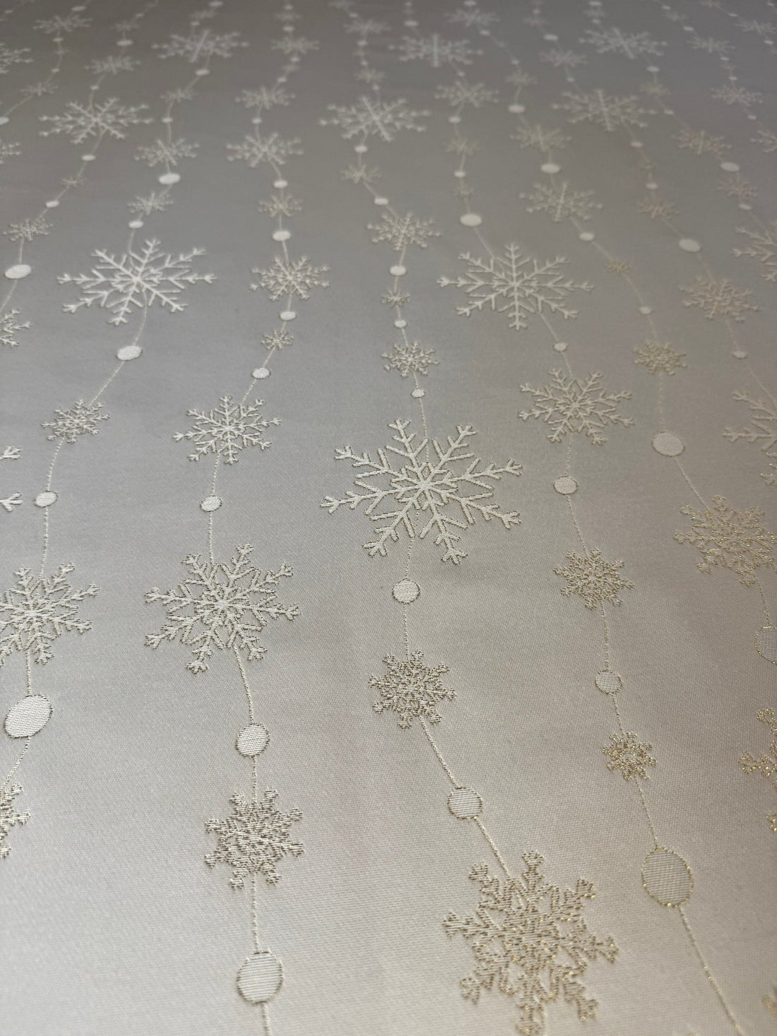 Rechteckige Tischdecke – Golden Snowfall – Detailansicht 1