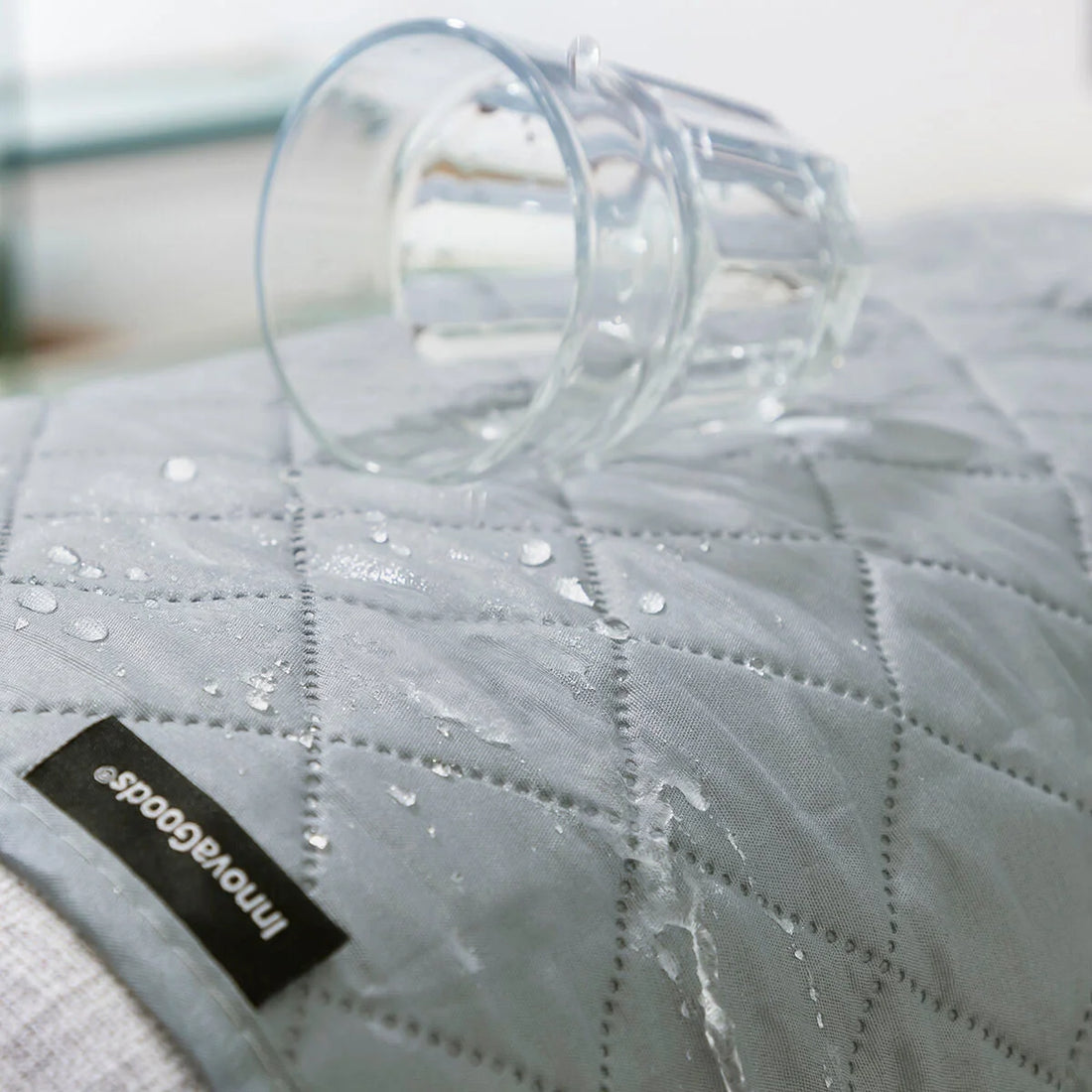 Reversible Schutzabdeckung für 3er-Sofas SoFree – Detailansicht 4