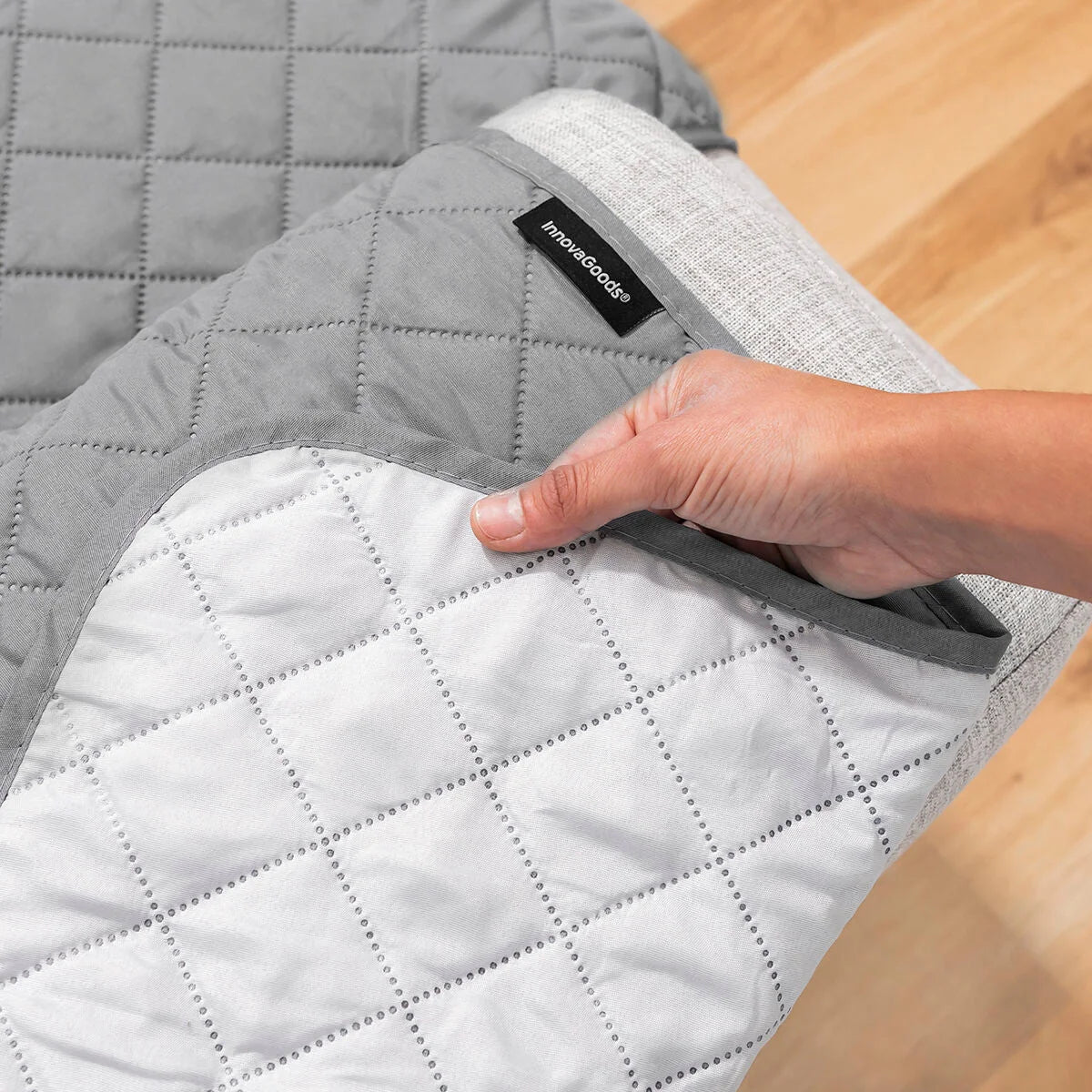 Reversible Schutzabdeckung für 3er-Sofas SoFree – Produktansicht 3