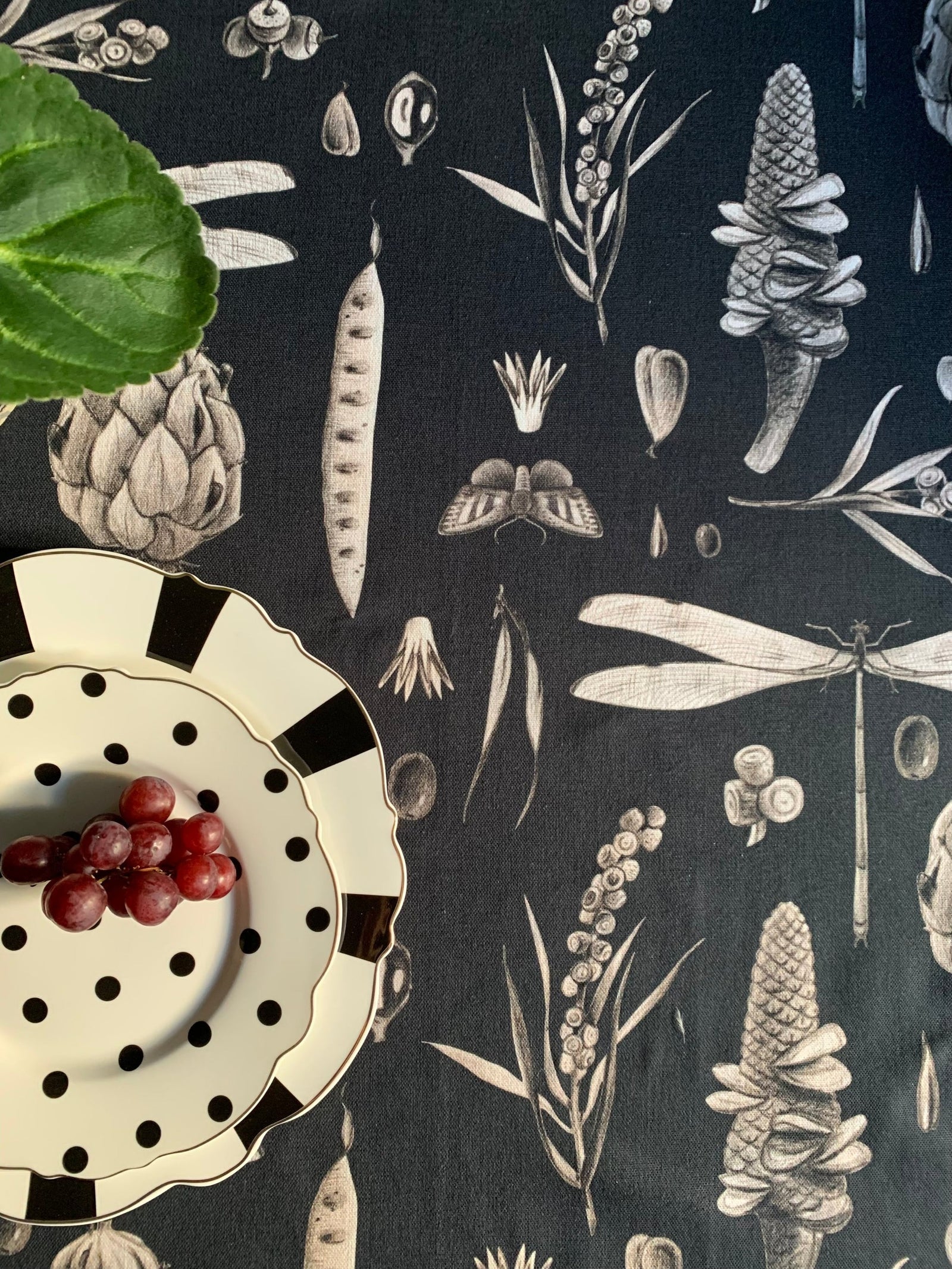 Runde Tischdecke – Seeds Carbon – Produktansicht 2