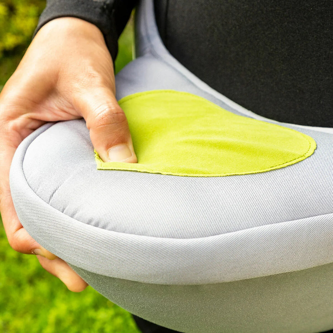Anpassungsfähige Babytrage mit 2 Taschen Seccaby – Detailansicht 5