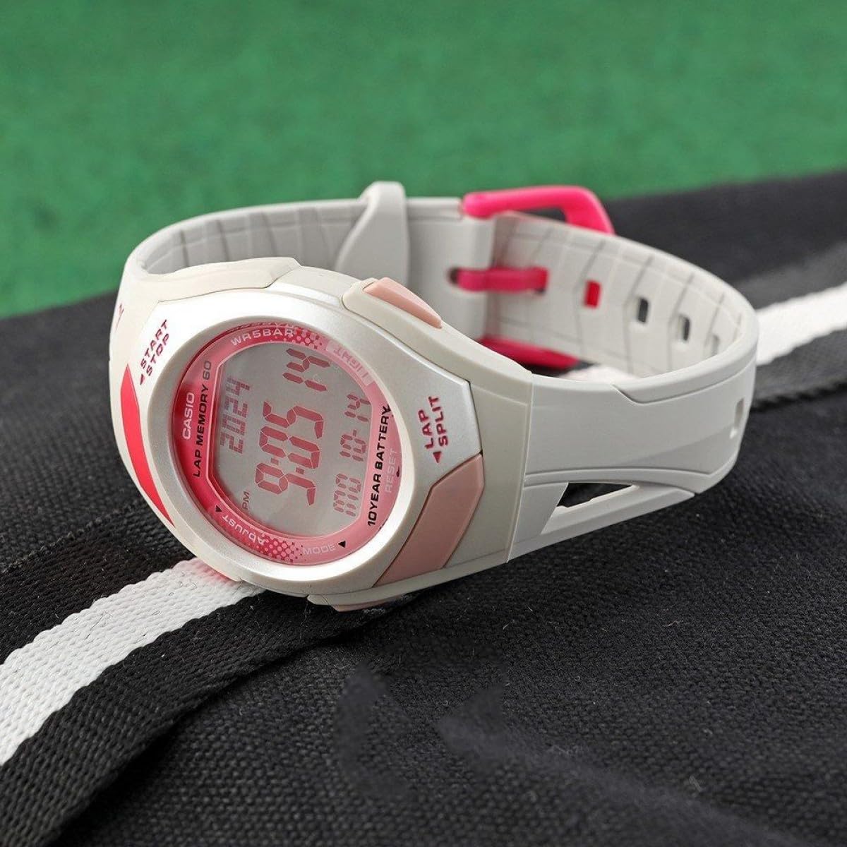 Casio Damenuhr – Elegantes Design in Weiß und Rosa