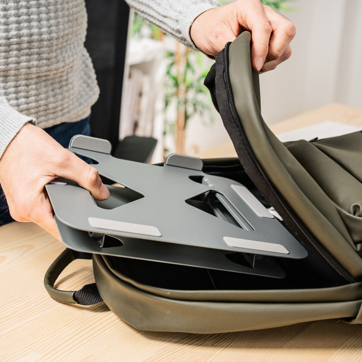 Zusammenklappbarer verstellbarer Laptop Ständer Lastan